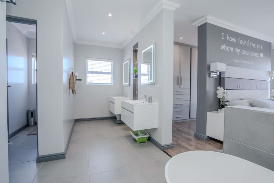 4 Bedroom Property for Sale in Laguna Sands Western Cape